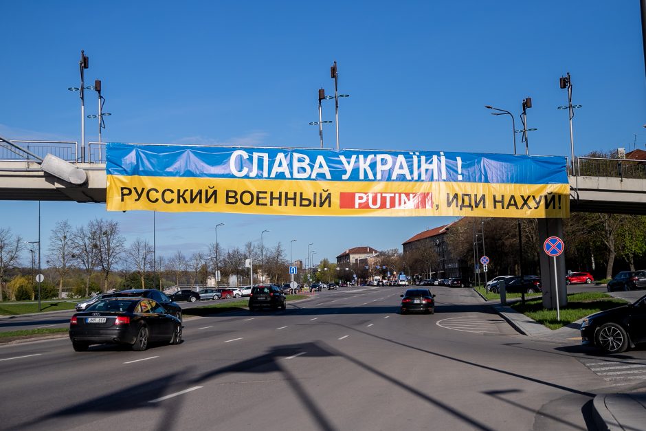 Dingęs plakatas vėl atsirado: šįkart  n****i siunčia V. Putiną