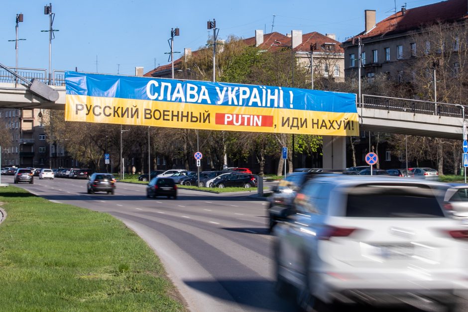 Dingęs plakatas vėl atsirado: šįkart  n****i siunčia V. Putiną