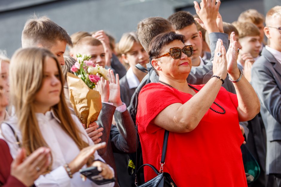 101-oji Rugsėjo 1-oji: mokiniai ir laikai kiti, jaudulys toks pats