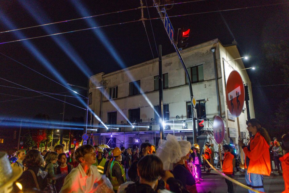 „Fluxus festivalis“ kopimui į Parodos kalną prikėlė Trojos arklį ir drakulą