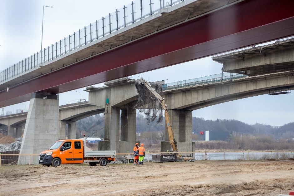 Aliarmas: nukrito vieno iš Kleboniškio tilto turėklai 