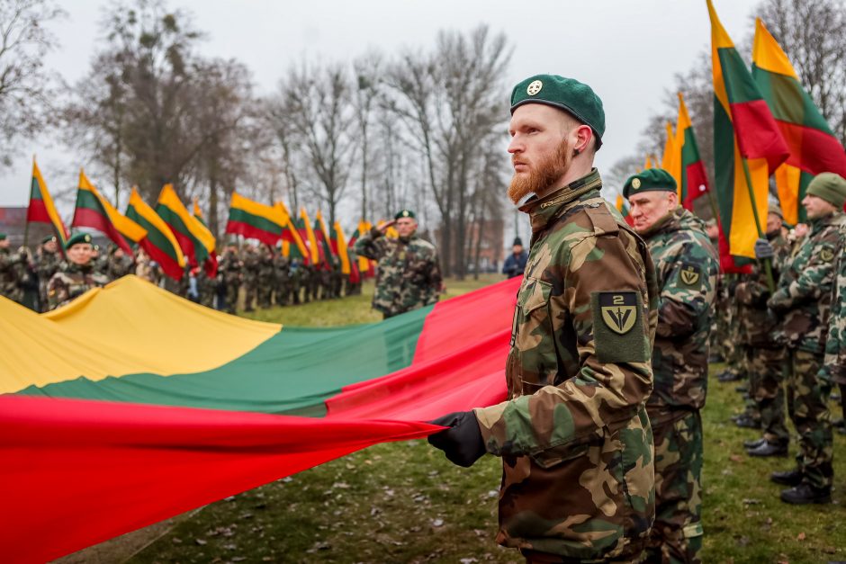 Paskutinę metų dieną ant Pelėdų kalno – nauja Trispalvė