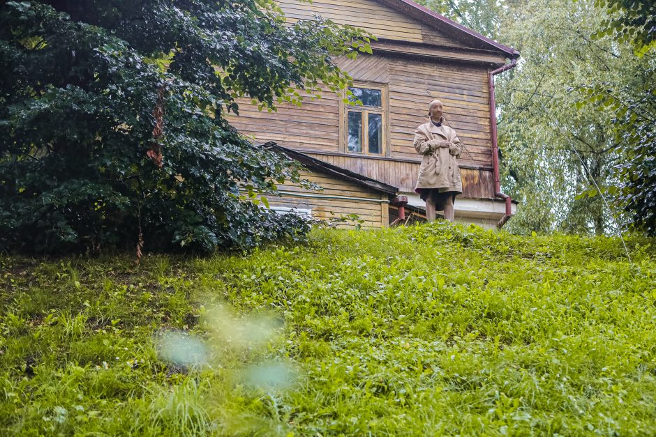 Šokio ekskursijai po Žaliakalnį lietus suteikė išskirtinio šarmo