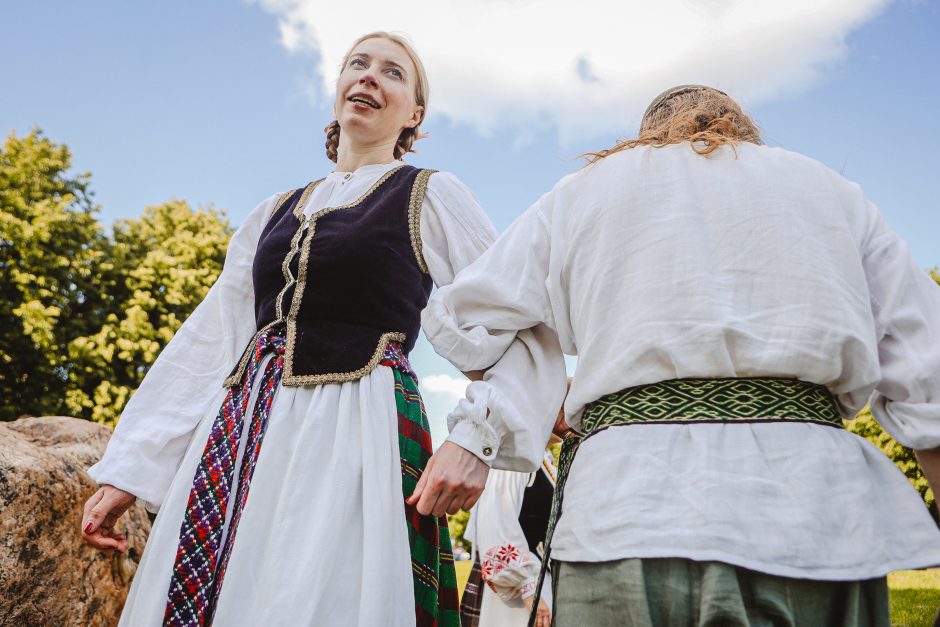 Kaunas švenčia Jonines: Santakoje – labiau tradiciškai, parako sandėlyje – jaunimo stiliumi