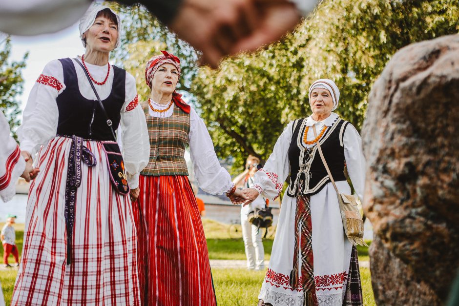 Kaunas švenčia Jonines: Santakoje – labiau tradiciškai, parako sandėlyje – jaunimo stiliumi