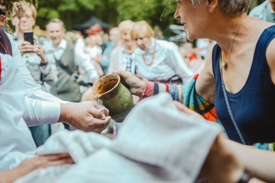 Kaunas švenčia Jonines: Santakoje – labiau tradiciškai, parako sandėlyje – jaunimo stiliumi