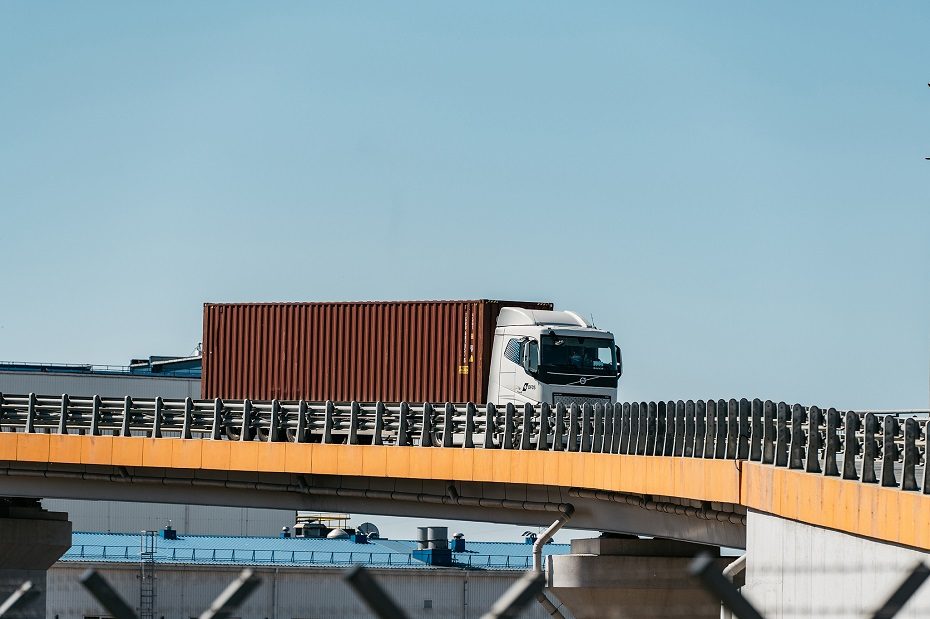 Pirmieji iššūkiai įveikti: DFDS elektriniai vilkikai iš Klaipėdos jau pasiekia ir Kauną