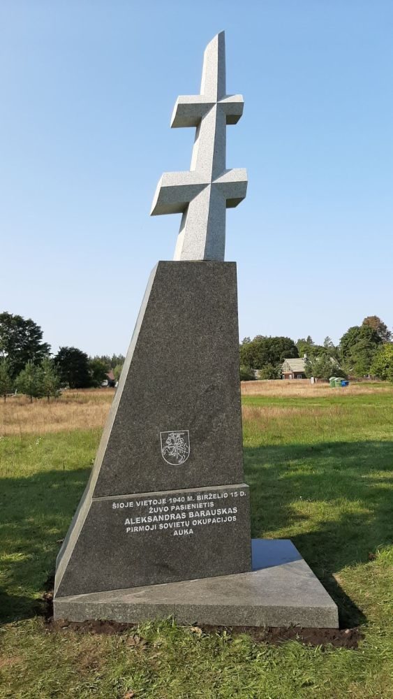 Varėnos rajone atidengtas paminklas sovietų nužudytam pasieniečiui A. Barauskui