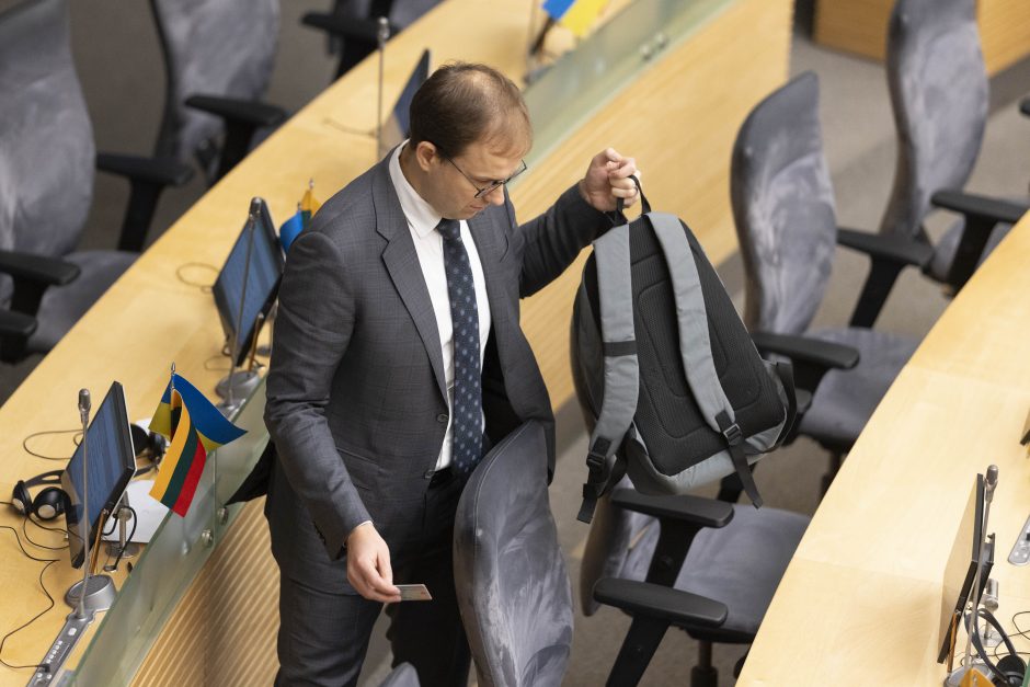 Seimo narių reakcijos nepanaikinus V. Gapšio mandato: gėda, liūdesys, reputacinė krizė