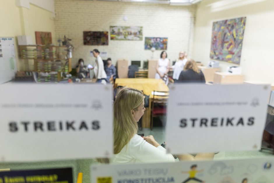 LŠDPS pateikė prašymus piketui: streikuojantys mokytojai nedirbtų mėnesį