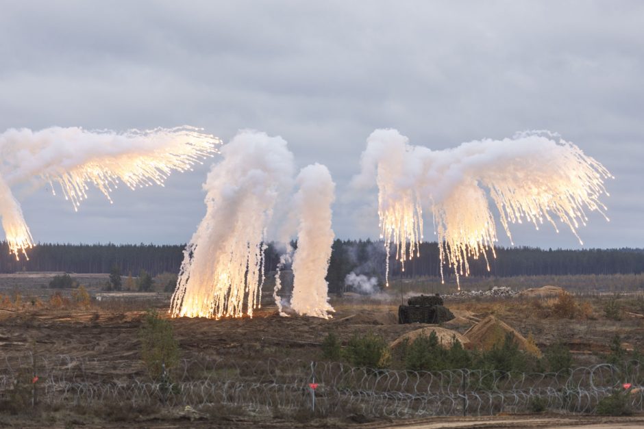 Pasibaigus tarptautinėms pratyboms karinė technika grįžta į Ruklą