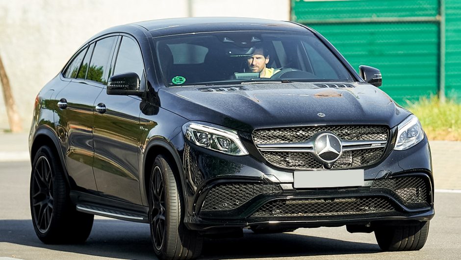 Prie vairo – futbolo legenda: L. Messi yra išskirtinių automobilių mėgėjas