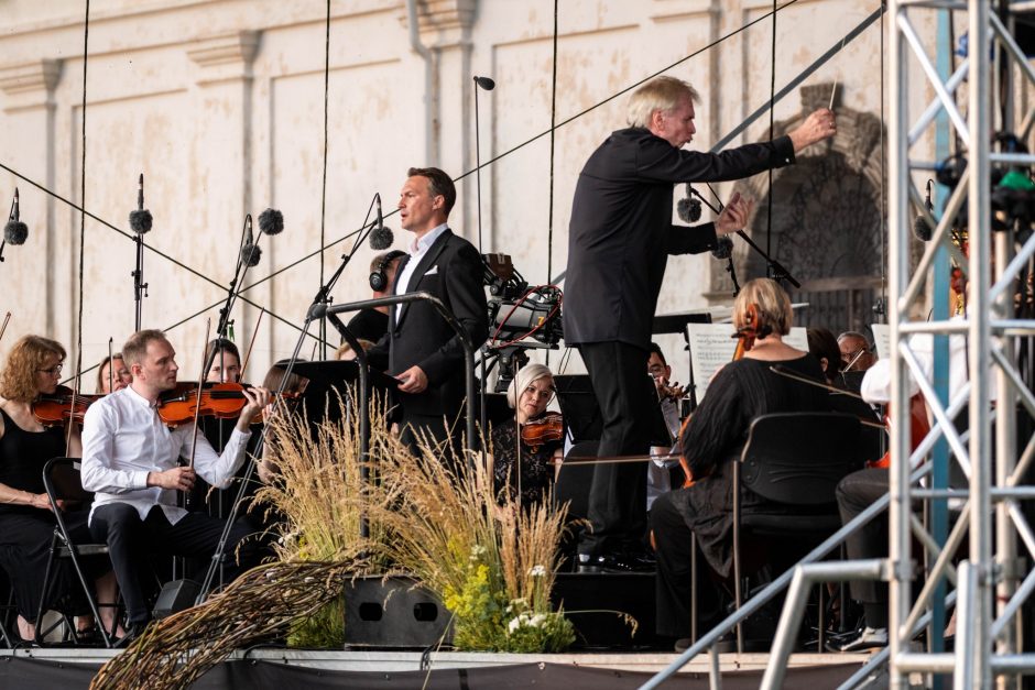 Antrasis didysis Pažaislio festivalio koncertas: atnaujinta programa ir E. Montvido padėka publikai