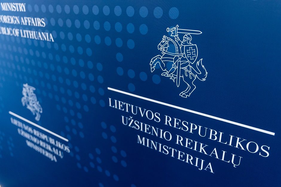 Sulaukusi papildomos informacijos dėl diplomatų, URM atlieka ambasados Londone auditą