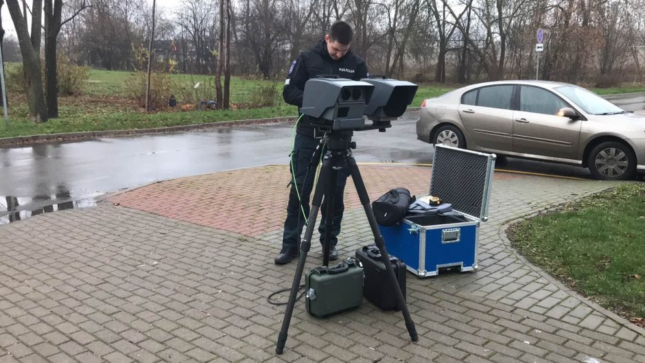 Policininkai prieš greičio mėgėjus – nauju ginklu