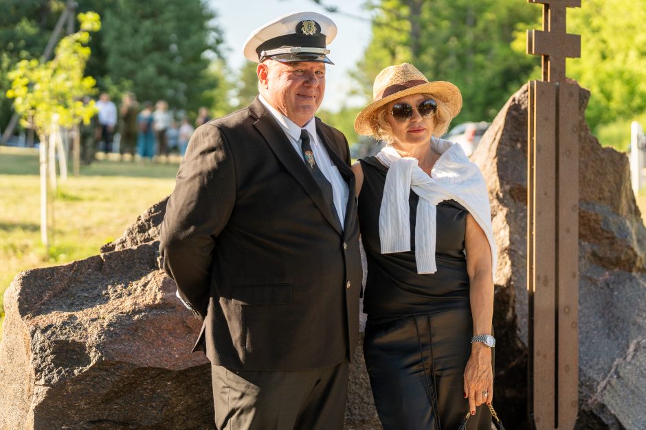 Šauliai švenčia: atidarė ąžuolų parką ir išjudėjo į trijų dienų 160 km žygį