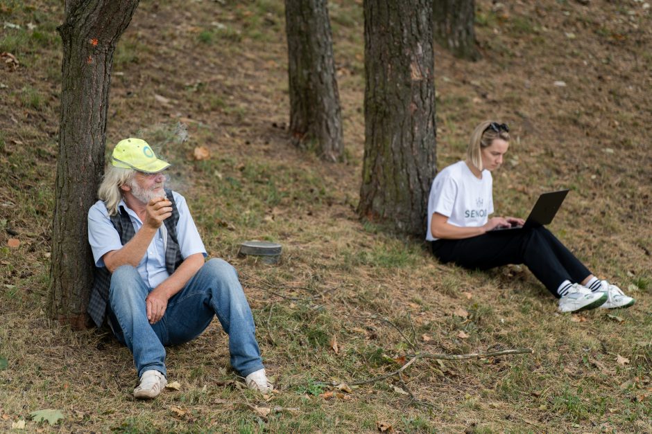 Senjorai palydėjo vasarą: azartiškos šachmatų partijos ir pasivaikščiojimai su bičiuliais