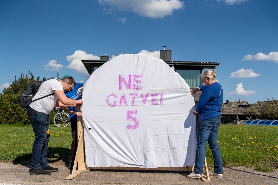 Naujos gatvės tiesimui nepritariantys Žemųjų Šančių gyventojai paminėjo protesto akcijos penkmetį