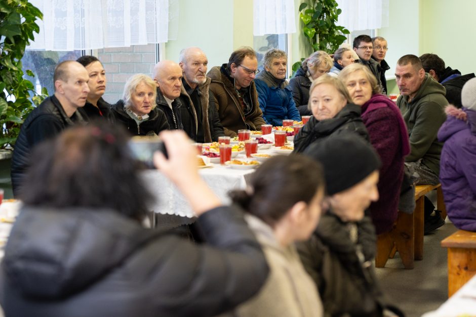 Vargstantieji – prie bendro Kūčių stalo 