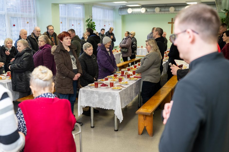 Vargstantieji – prie bendro Kūčių stalo 