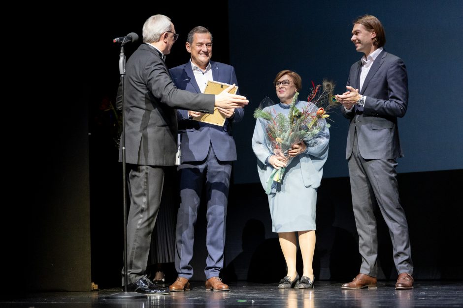 NKDT 104-ąjį gimtadienį vainikavo „Auksinių teatro rūtos šakelių“ apdovanojimai ir koncertas