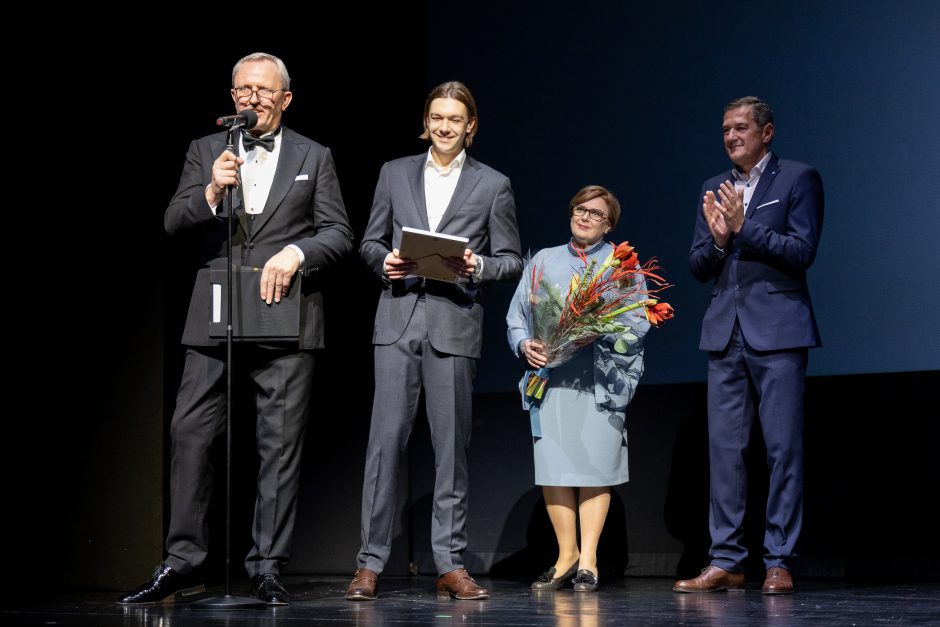 NKDT 104-ąjį gimtadienį vainikavo „Auksinių teatro rūtos šakelių“ apdovanojimai ir koncertas