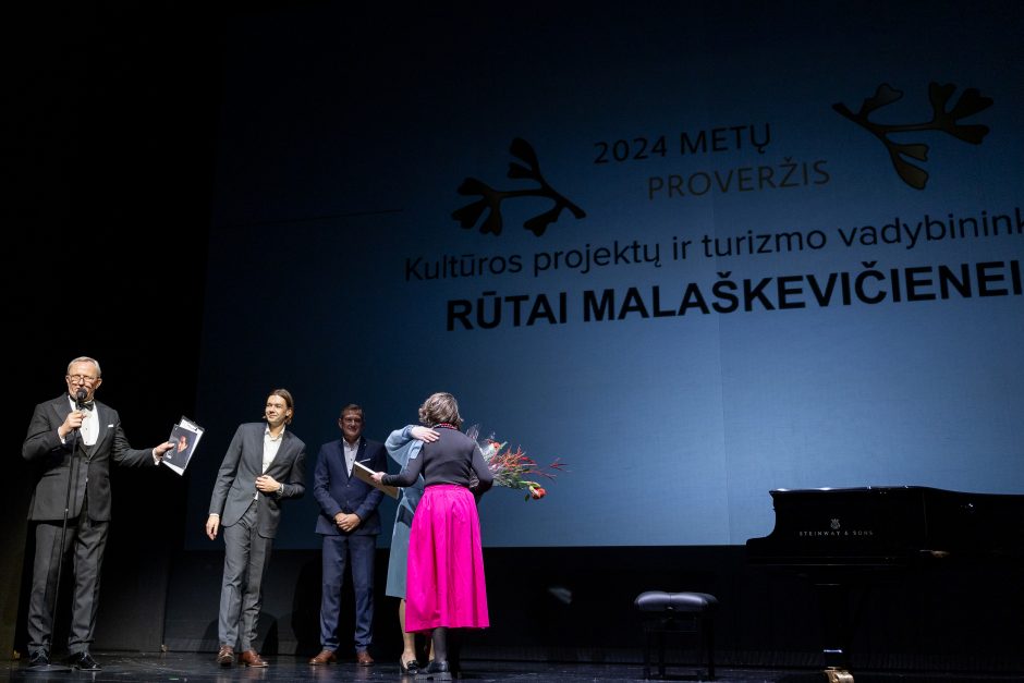 NKDT 104-ąjį gimtadienį vainikavo „Auksinių teatro rūtos šakelių“ apdovanojimai ir koncertas