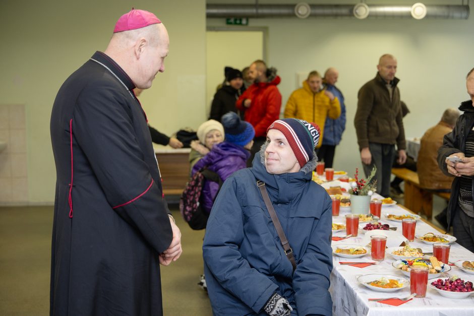 Šventiniai Kūčių pusryčiai vargstantiems