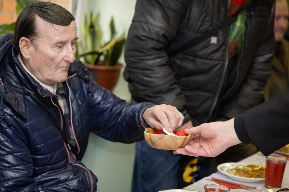 Šventiniai Kūčių pusryčiai vargstantiems