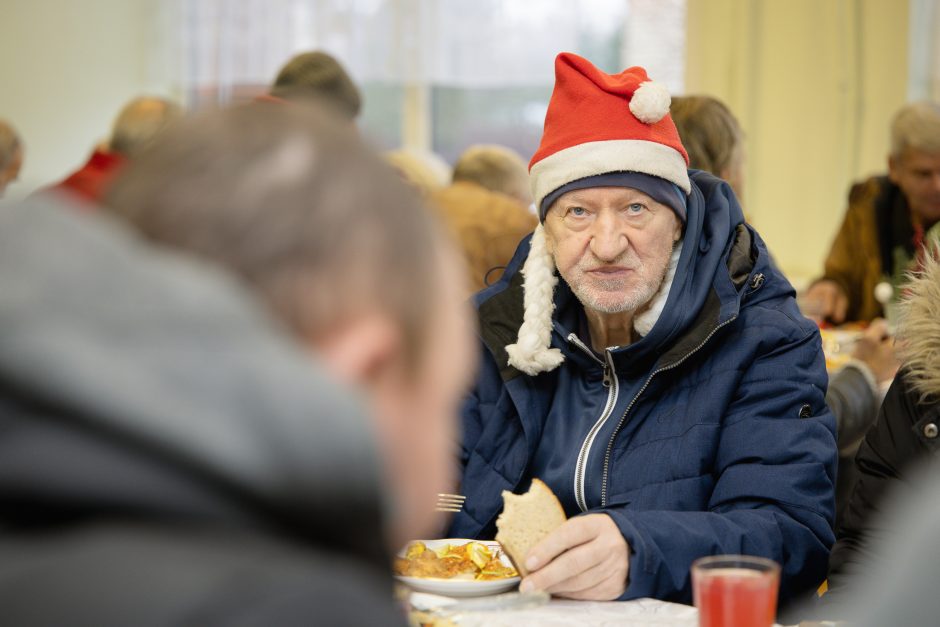 Šventiniai Kūčių pusryčiai vargstantiems