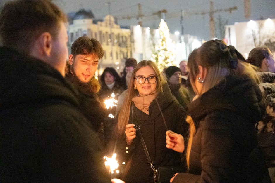 Į Naujuosius – su muzika ir laimės palinkėjimais!