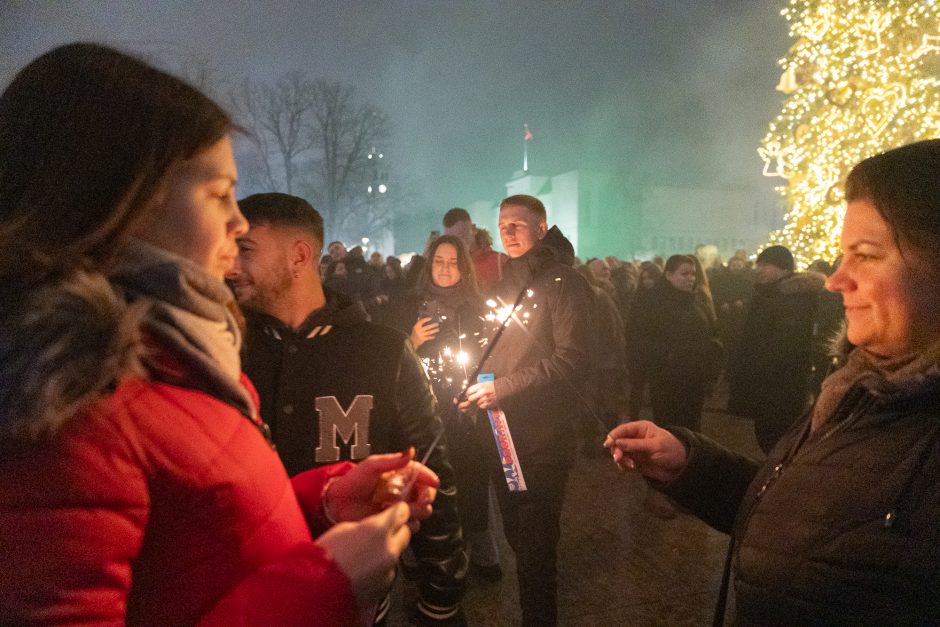 Į Naujuosius – su muzika ir laimės palinkėjimais!