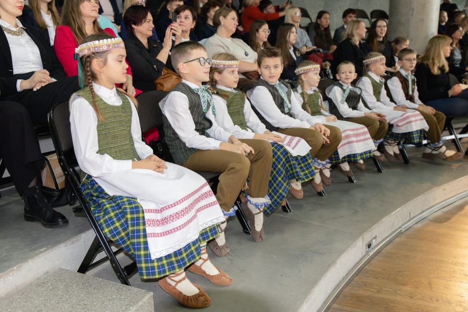 „Rugutės“ padėkos vakarą nušvietė ir sušildė gerumo šiluma