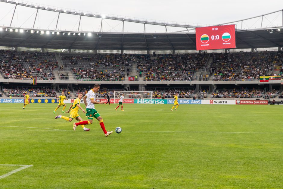 Lietuvos futbolo rinktinė pirmavo, bet rungtynes su bulgarais baigė lygiosiomis