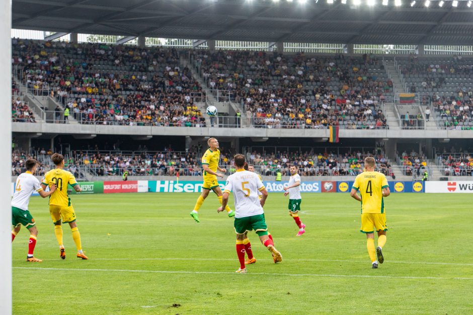 Lietuvos futbolo rinktinė pirmavo, bet rungtynes su bulgarais baigė lygiosiomis