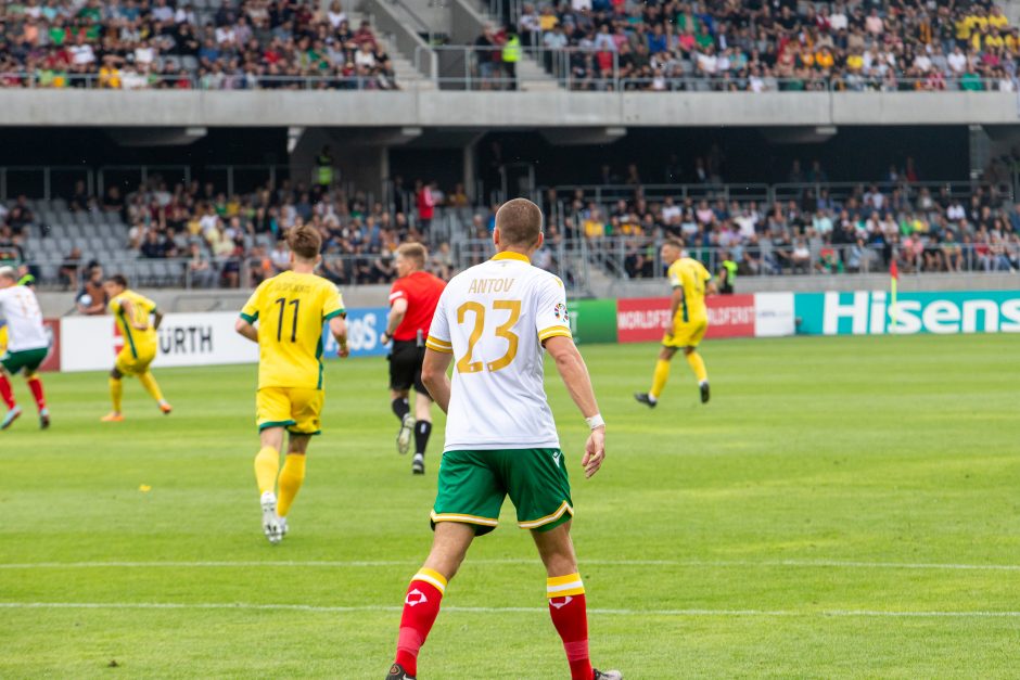 Lietuvos futbolo rinktinė pirmavo, bet rungtynes su bulgarais baigė lygiosiomis