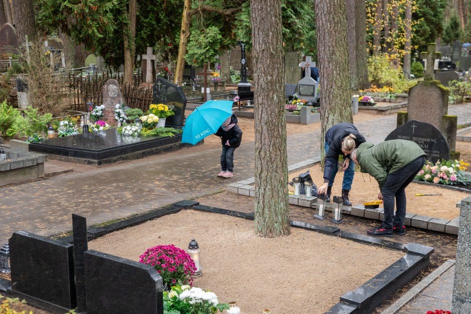 Visų šventųjų dieną kauniečiai prisiminė ne tik išėjusius artimus