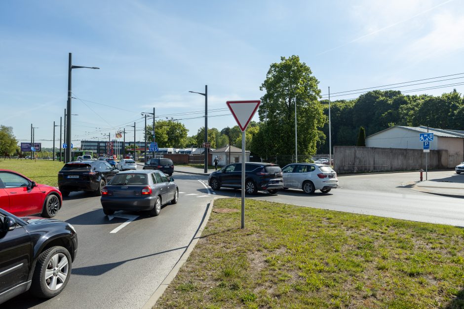 Pilies žiede pakeista eismo tvarka: vairuotojai masiškai kerta naujas ištisines linijas