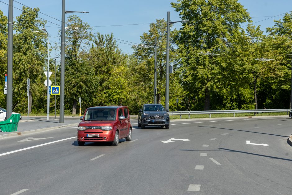 Pilies žiede pakeista eismo tvarka: vairuotojai masiškai kerta naujas ištisines linijas