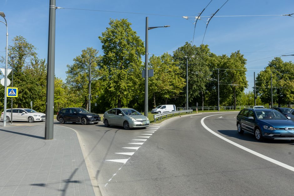 Pilies žiede pakeista eismo tvarka: vairuotojai masiškai kerta naujas ištisines linijas