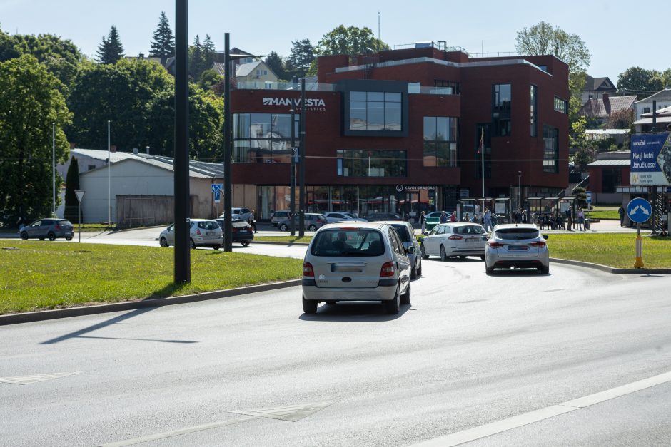 Pilies žiede pakeista eismo tvarka: vairuotojai masiškai kerta naujas ištisines linijas