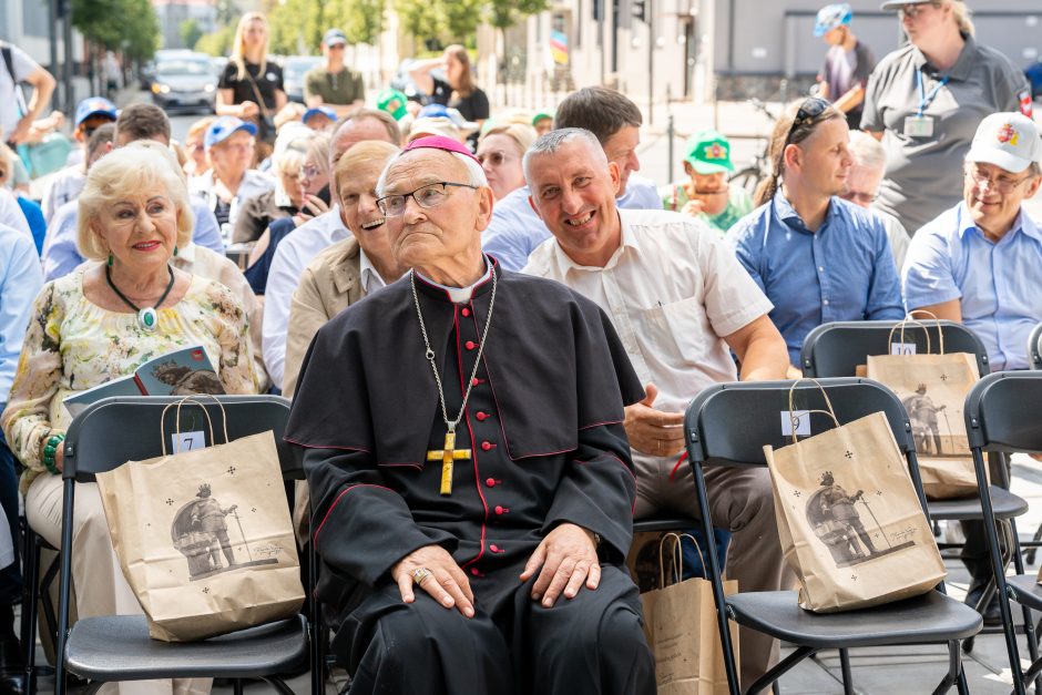 Atidengtas Aleksandro Jogailaičio paminklas