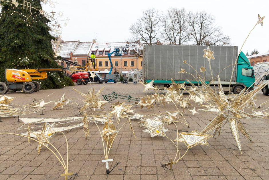 Šventės baigėsi: Kauno eglutės dekoracijos keliauja į sandėlius