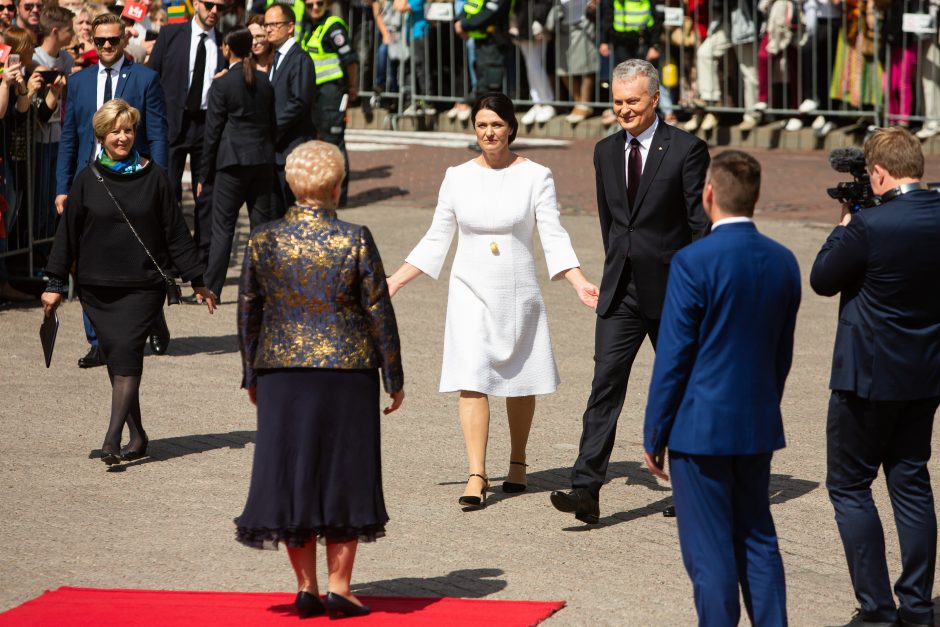 D. Grybauskaitė perdavė Prezidento rūmus G. Nausėdai