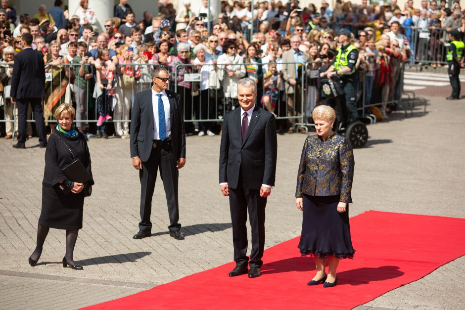 D. Grybauskaitė perdavė Prezidento rūmus G. Nausėdai