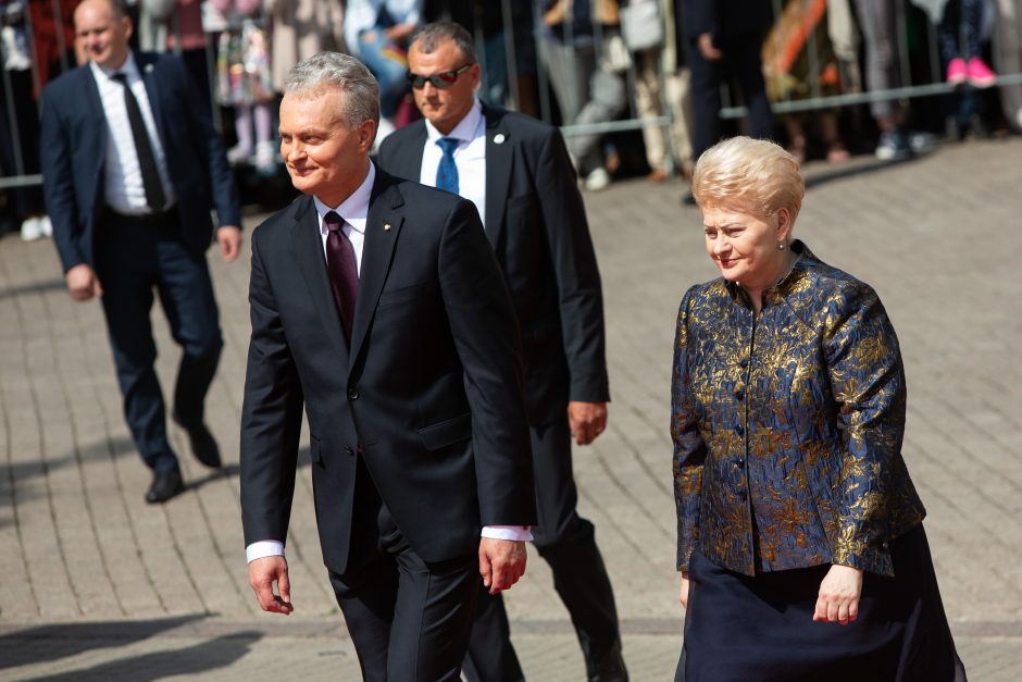 D. Grybauskaitė perdavė Prezidento rūmus G. Nausėdai