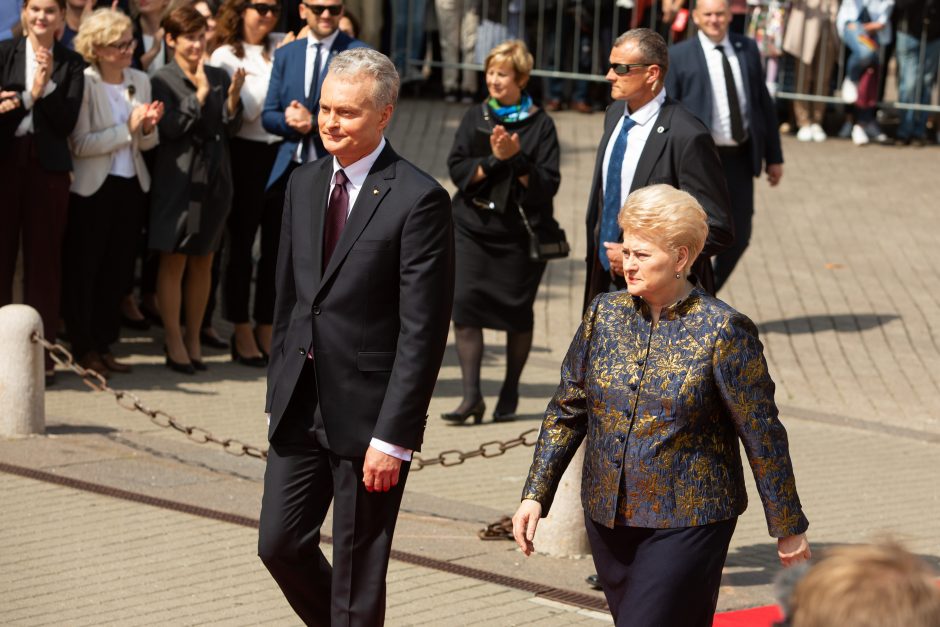 D. Grybauskaitė perdavė Prezidento rūmus G. Nausėdai