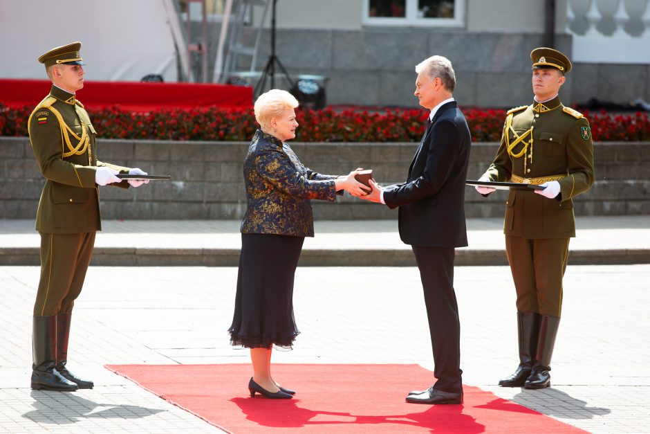 D. Grybauskaitė perdavė Prezidento rūmus G. Nausėdai