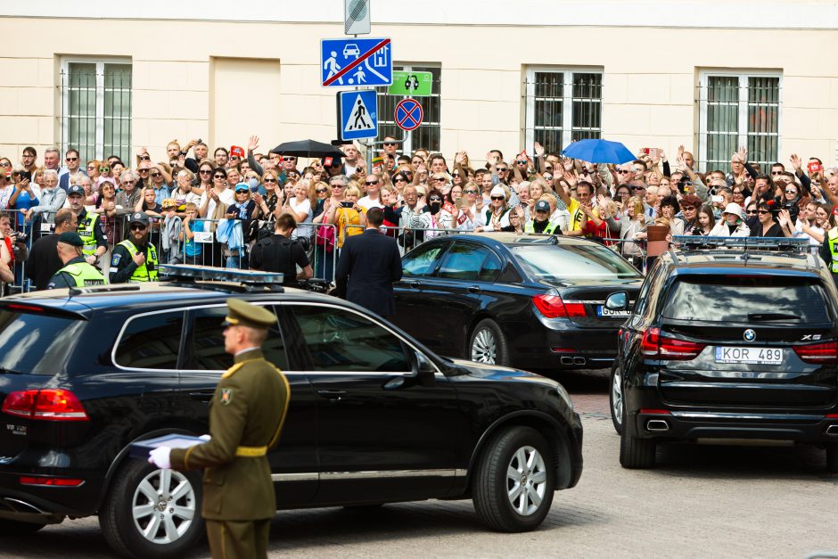 D. Grybauskaitė perdavė Prezidento rūmus G. Nausėdai