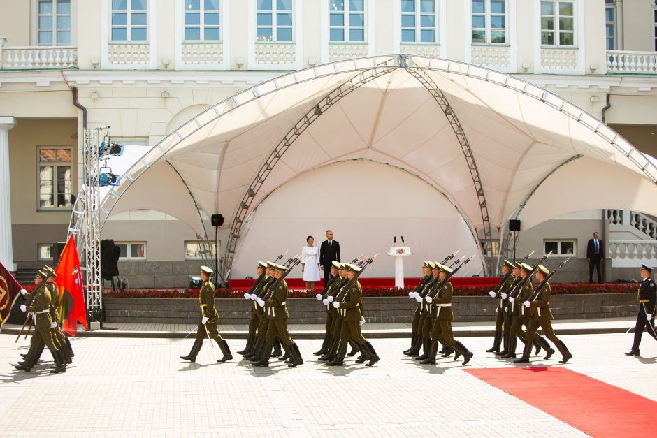 D. Grybauskaitė perdavė Prezidento rūmus G. Nausėdai